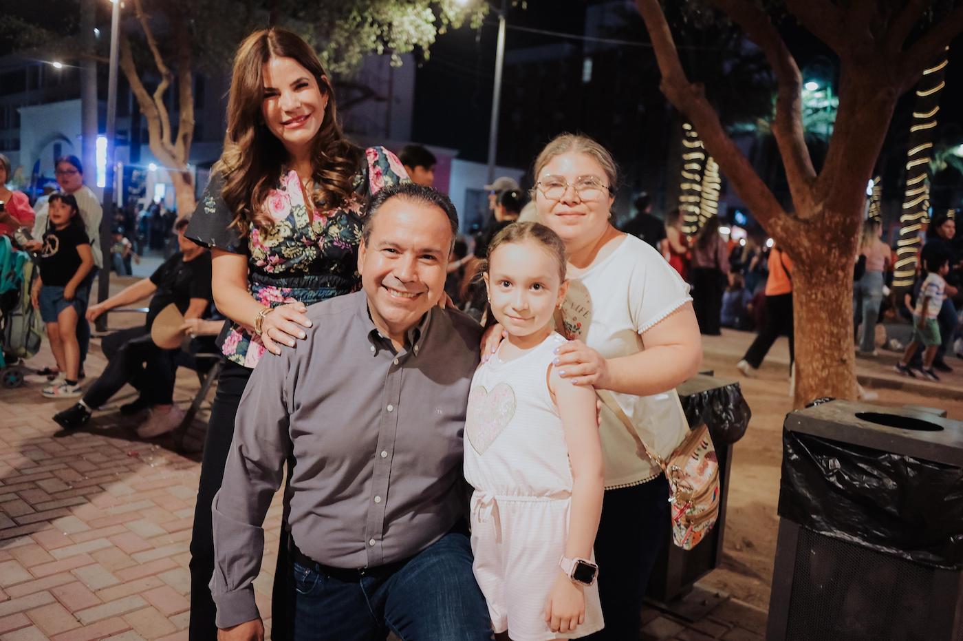 Conviven Toño Astiazarán y Patty Ruibal con familias en Fiestas del Pitic 2025 Conviven Toño Astiazarán y Patty Ruibal con familias en Fiestas del Pitic 2025