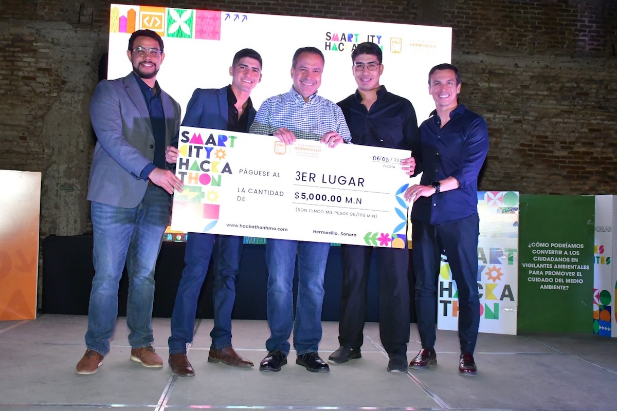 Premia Toño Astiazarán proyecto ganador de energía renovable en Smart City Hackathon 2025