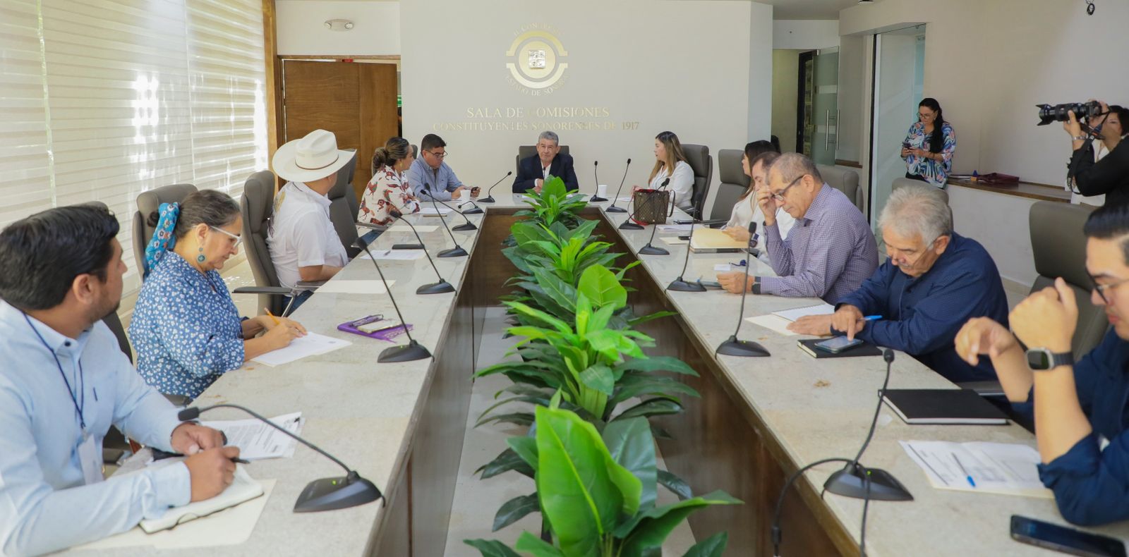 Legisladores coordinan esfuerzos en beneficio de los pueblos originarios Legisladores coordinan esfuerzos en beneficio de los pueblos originarios