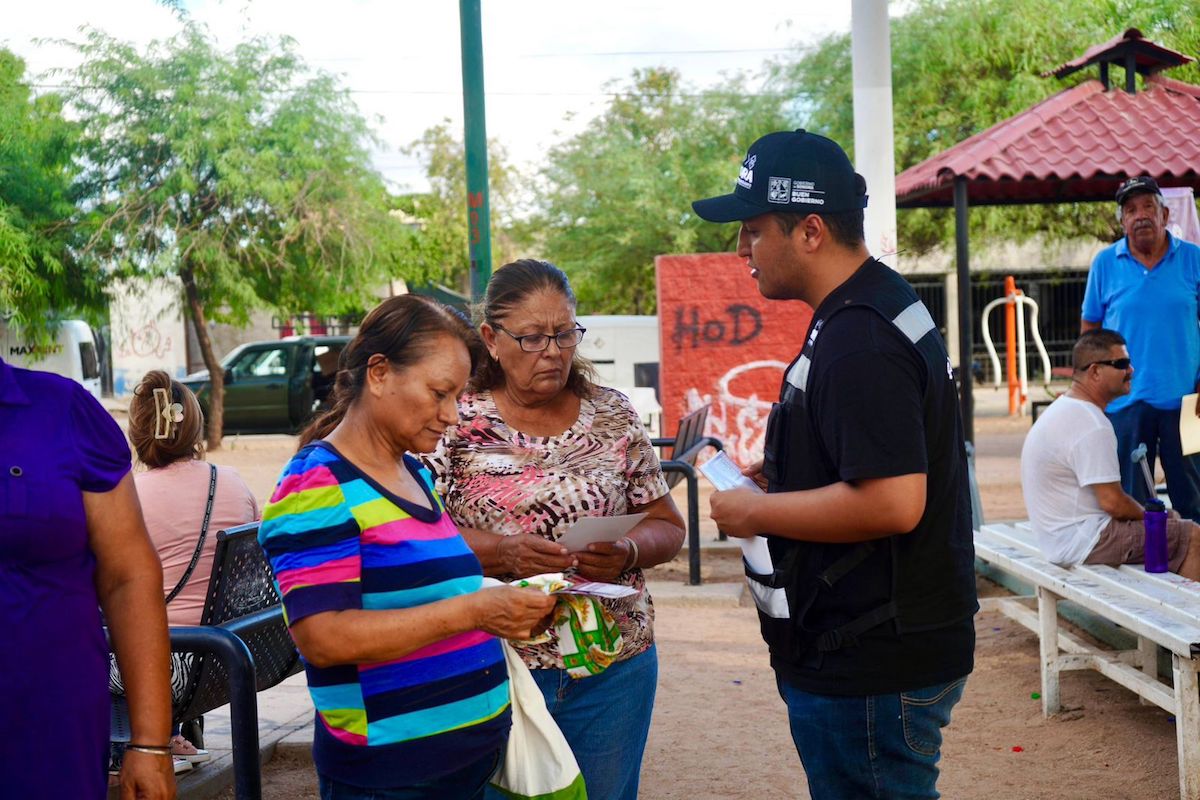Gobernador Durazo acerca trámites y servicios gratuitos de la feria “Sonora Atiende” a familias de la colonia Solidaridad Gobernador Durazo acerca trámites y servicios gratuitos de la feria “Sonora Atiende” a familias de la colonia Solidaridad