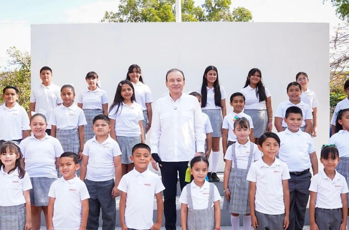 Compromiso cumplido: Gobernador Durazo concluye entrega de uniformes gratuitos en los 72 municipios