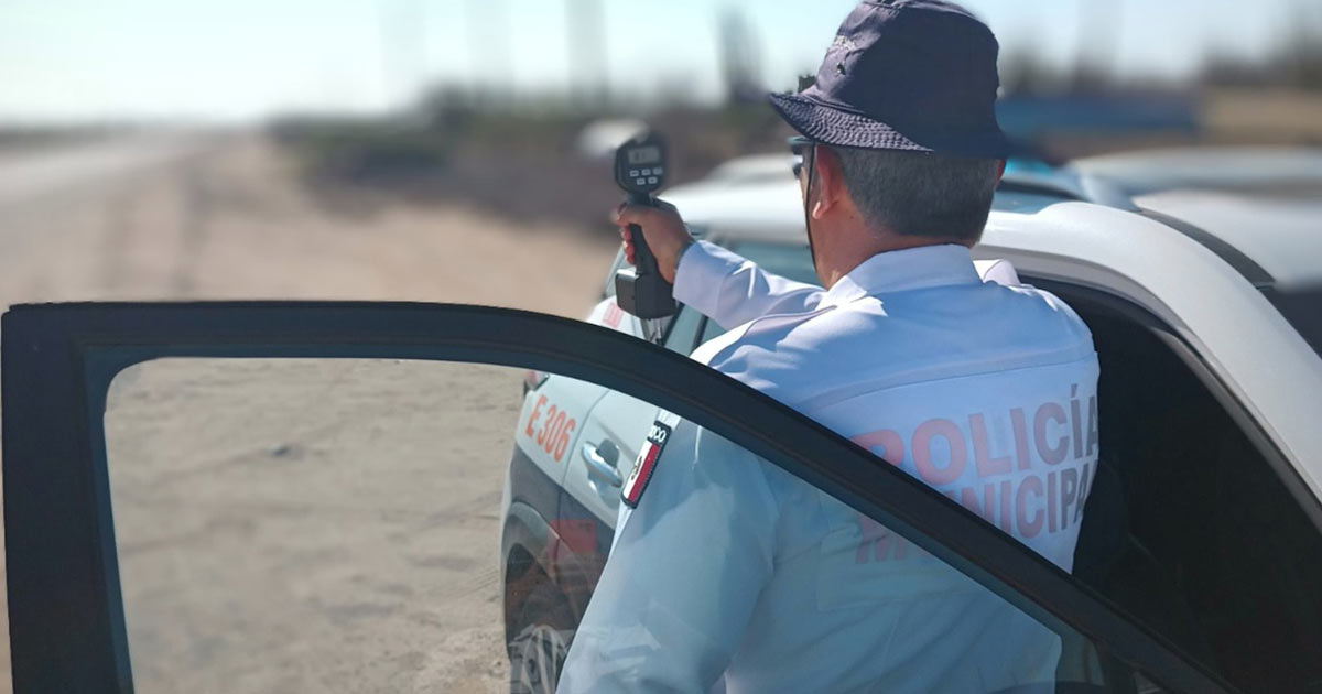 Vigila Policía de Tránsito por aire y tierra tramo carretero Hermosillo a Bahía de Kino