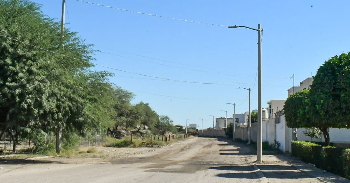Ayuntamiento de Hermosillo instala nuevo alumbrado en tramo del Eje Rosales