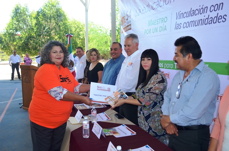 Con el apoyo del Gobierno Municipal de Caborca inicia programa «Maestro por un día»