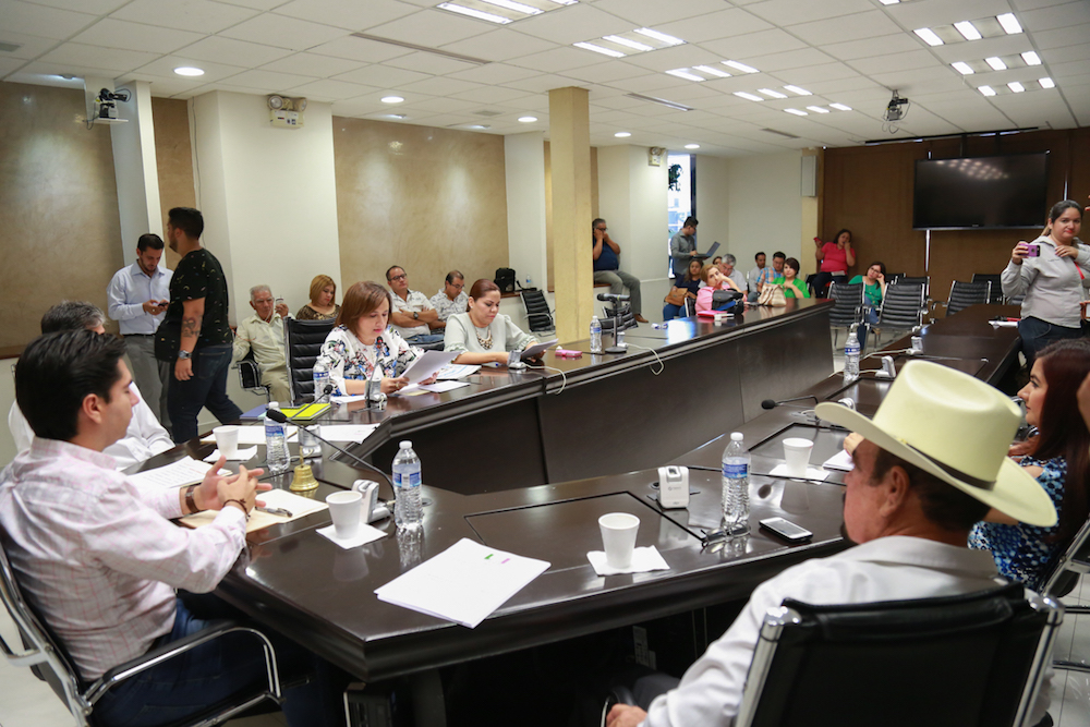 Se pronuncian grupos parlamentarios sobre incremento a la tarifa de transporte público