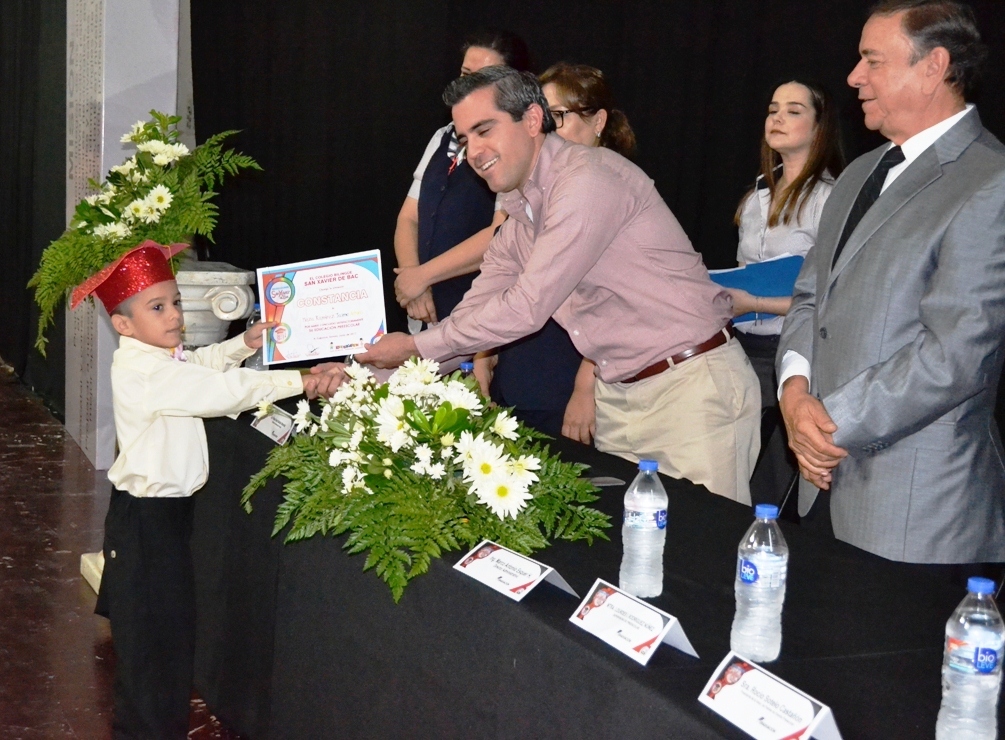 El Gobierno que preside Karina García comprometido con la educación El Gobierno que preside Karina García comprometido con la educación