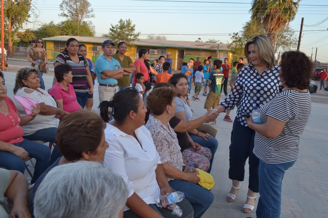 Atiende Gobierno Municipal de Caborca a vecinos de la colonia Pueblo Viejo