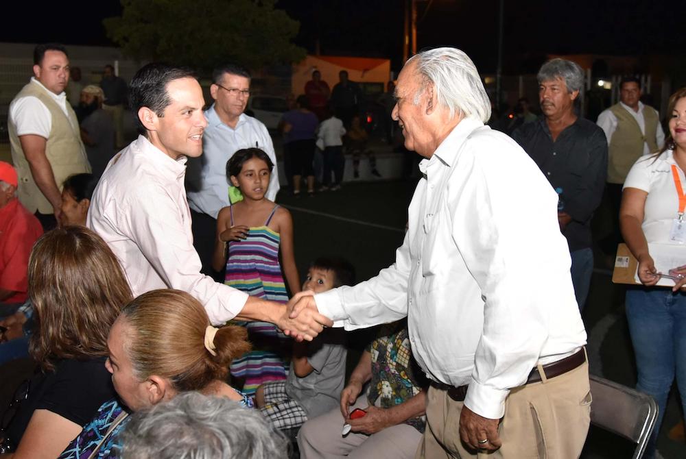 Acuerdan Maloro y vecinos beneficios para la colonia Jacinto López