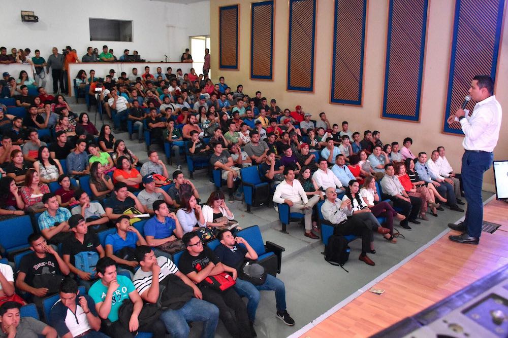 Emprende abre oportunidades a los emprendedores en la UTSS: Omar Guillén