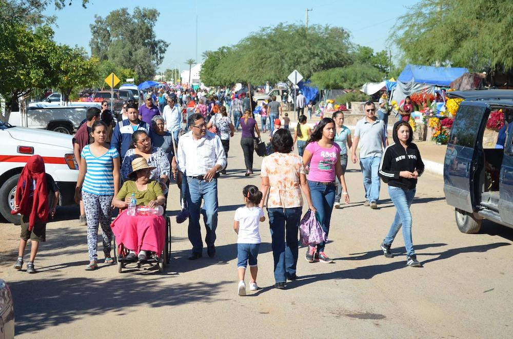 Van 29 permisos entregados por Inspección y Vigilancia para venta ambulante en panteones Van 29 permisos entregados por Inspección y Vigilancia para venta ambulante en panteones