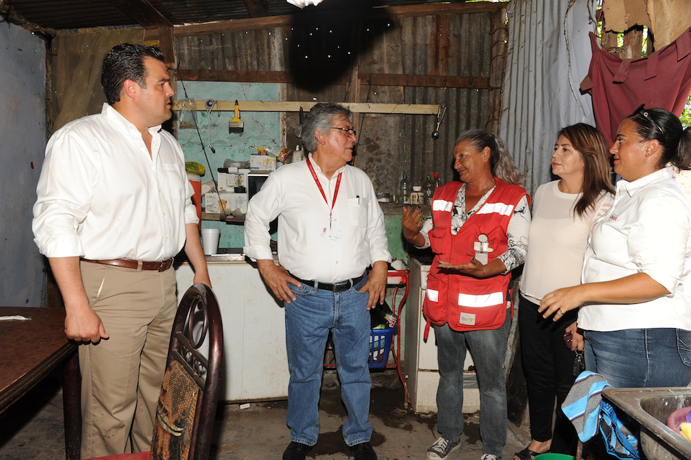 Entregan apoyos para mejoramiento de viviendas en Guaymas