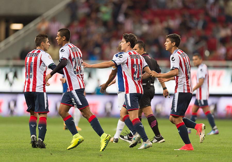 Chivas rescata empate agónico ante Porto