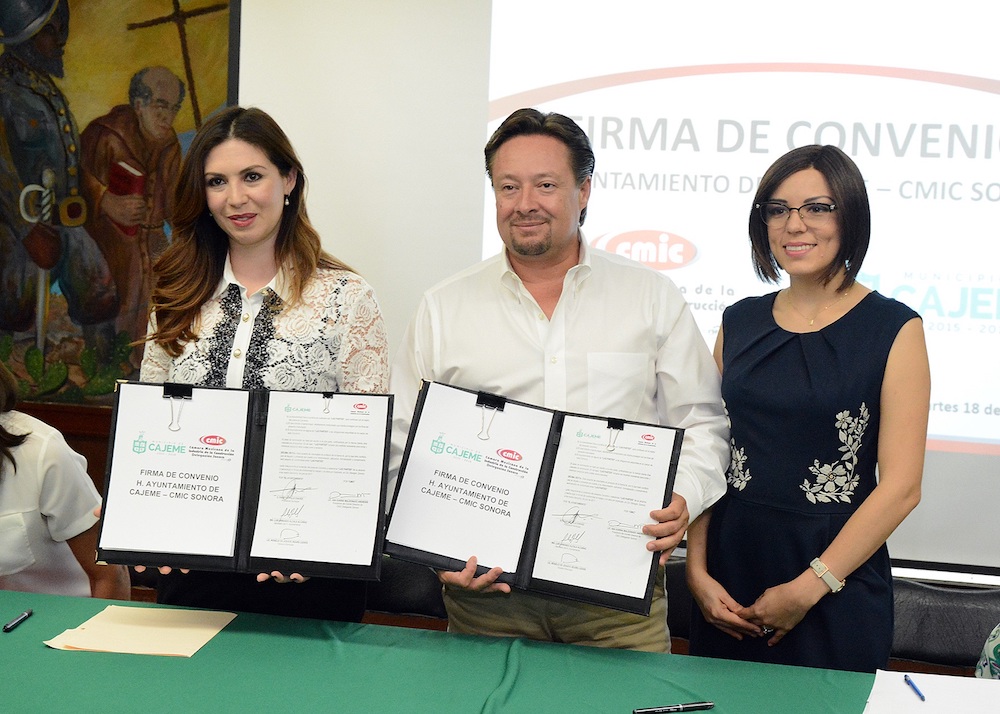 Firma alcalde Faustino Félix Chávez convenio con CMIC-Sonora