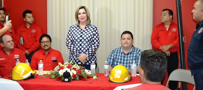 Incorpora alcaldesa Karina García a bomberos a nómina del ayuntamiento