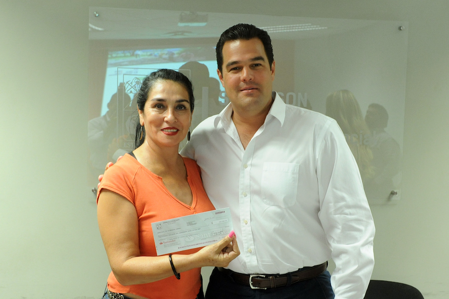 Entrega Sedesson recursos de Programa Estatal de Empleo Rural