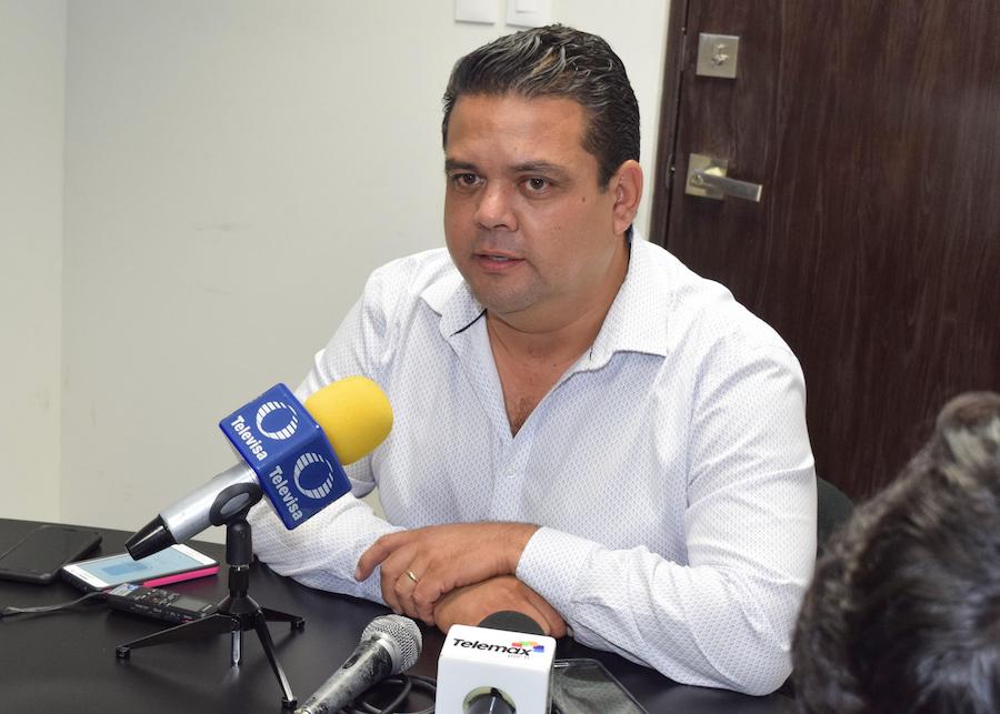 Causan baja empleados municipales por faltas injustificadas: Ulloa Girón