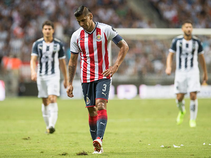 Monterrey golea a Chivas
