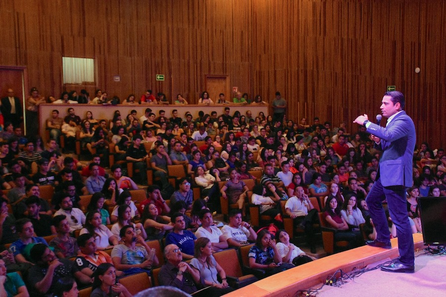 Con el programa «Emprende» hemos llevado visión empresarial a jóvenes de Cajeme: Omar Guillén