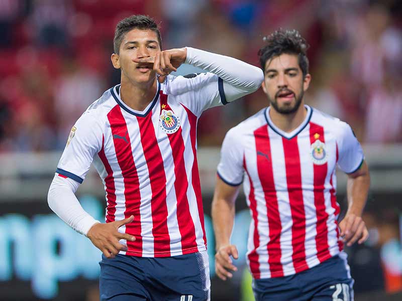 El campeón no gana; Chivas permite empate ante Necaxa