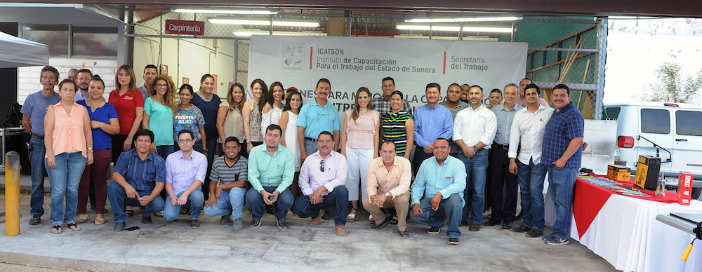 Entrega Icatson equipo de carpintería en plantel Hermosillo
