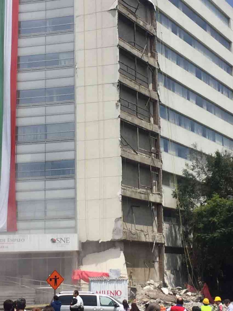Reportan derrumbes en la CDMX tras sismo de 7.1 grados Reportan derrumbes en la CDMX tras sismo de 7.1 grados