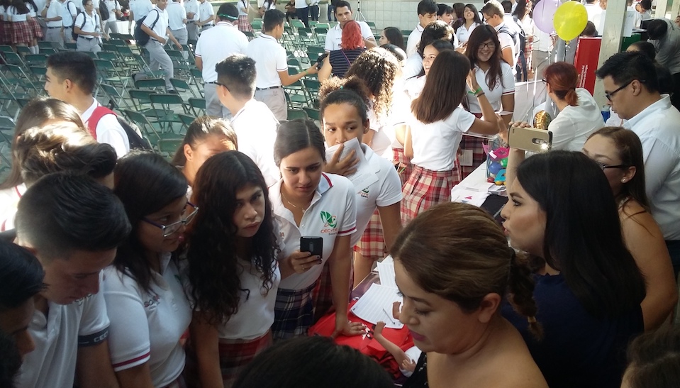 Informan a alumnos del CECyTE-Sonora sobre adicciones, enfermedades y embarazos no deseados Informan a alumnos del CECyTE-Sonora sobre adicciones, enfermedades y embarazos no deseados