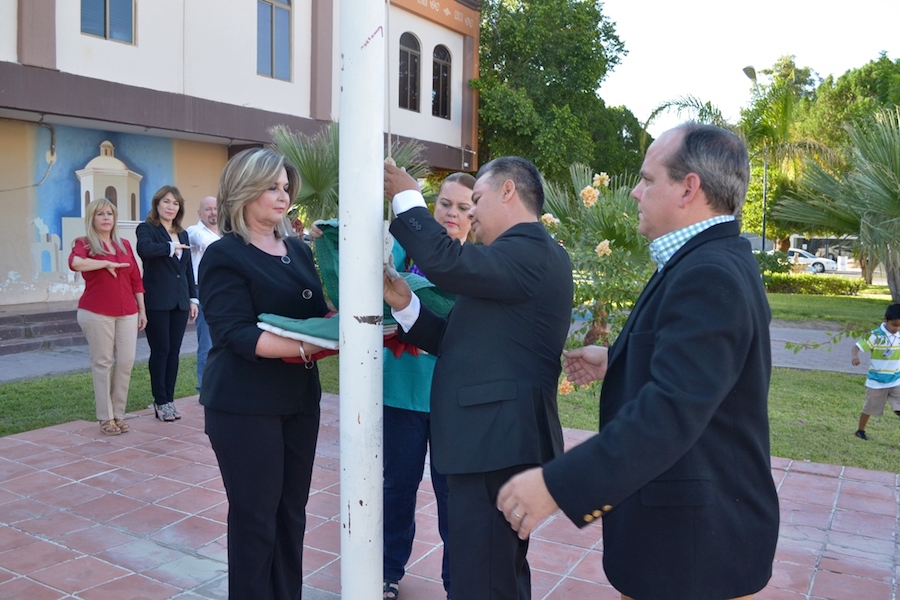 Izan Bandera por el 207 aniversario del inicio de la Independencia de México