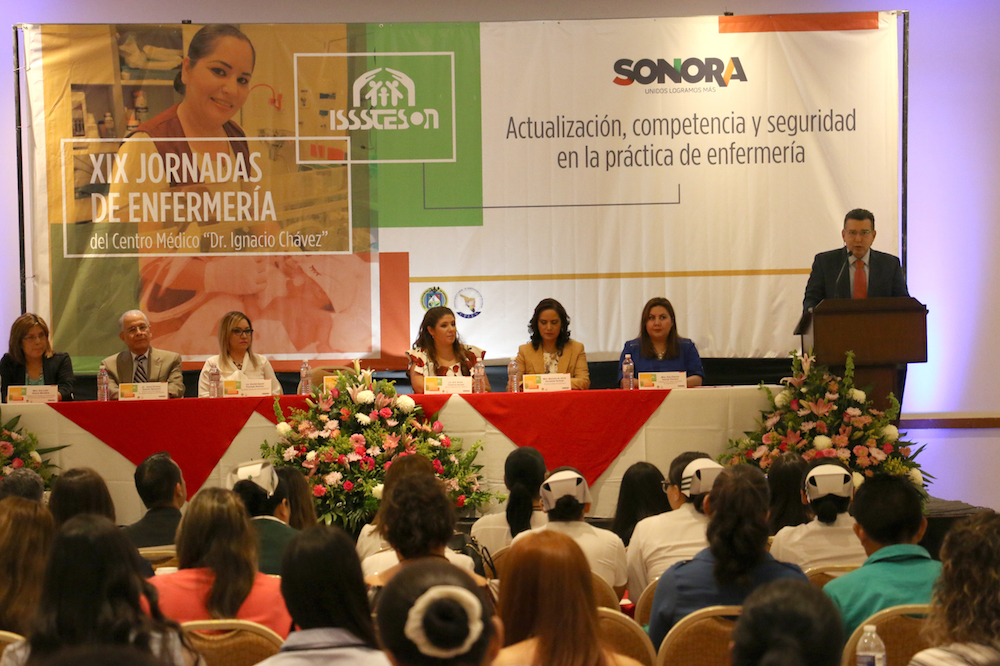 Reconoce Claussen Iberri valentía de enfermeras y enfermeros Reconoce Claussen Iberri valentía de enfermeras y enfermeros