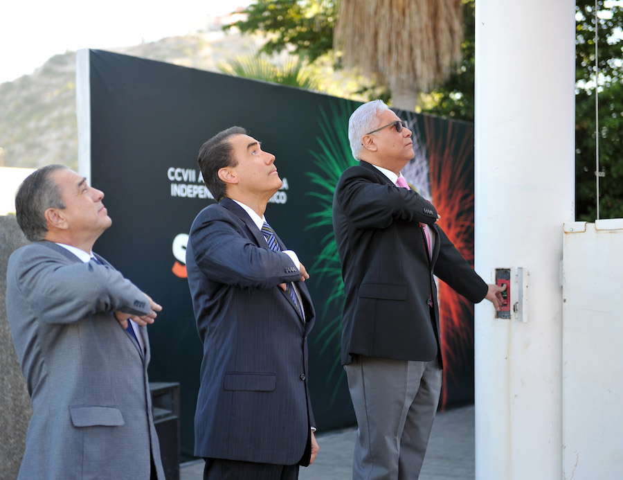 Encabeza Director de Telemax honores a la Bandera