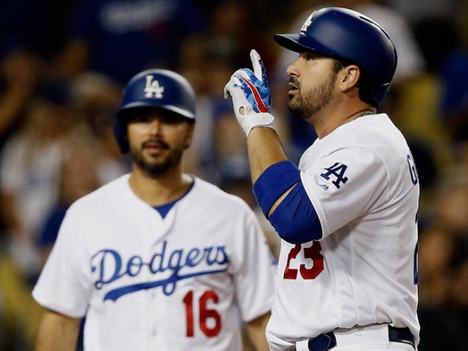 ‘Titán’ González vuela la cerca en el triunfo de Dodgers