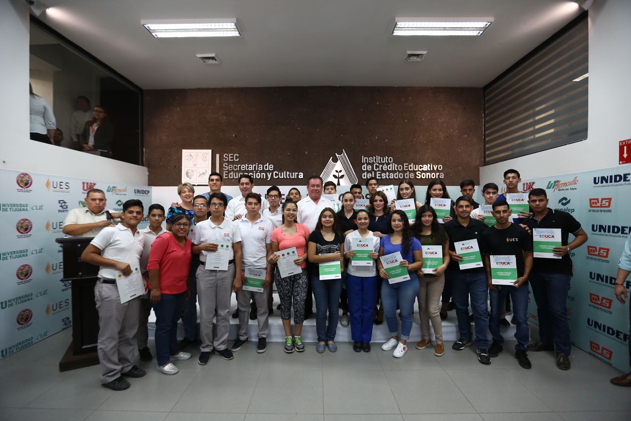 Entrega SEC apoyo a alumnos sordos de preparatoria y universidad Entrega SEC apoyo a alumnos sordos de preparatoria y universidad