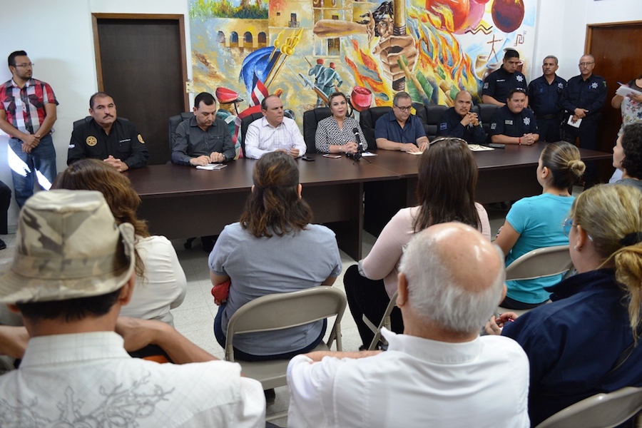 Alcaldesa se reúne con empresarios locales para crear estrategias de seguridad Alcaldesa se reúne con empresarios locales para crear estrategias de seguridad