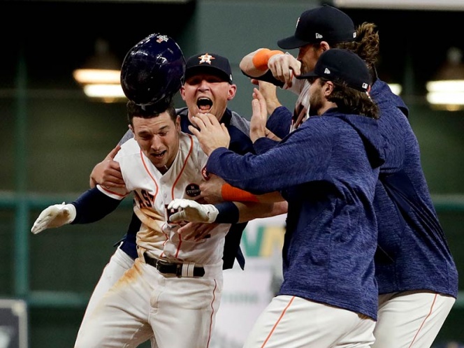Astros, a un paso del título con triunfo de locura