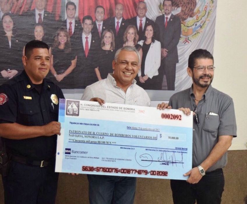 Entrega Jorge Márquez donativo de 50 mil pesos a bomberos de Navojoa Entrega Jorge Márquez donativo de 50 mil pesos a bomberos de Navojoa