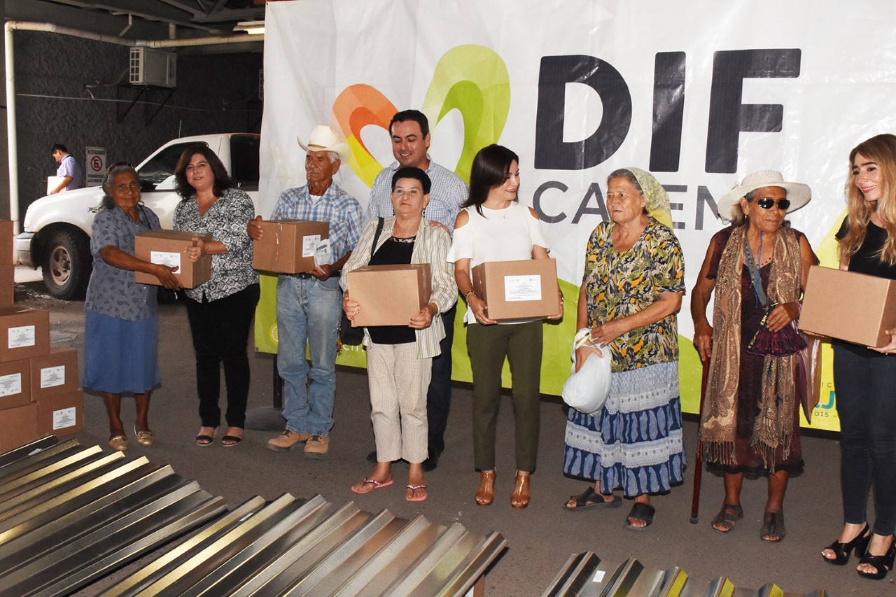 Benefician a 260 familias con apoyos del FONDEN