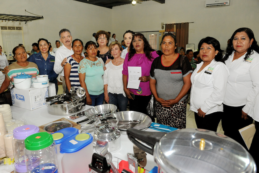 Entrega Presidenta de sistema DIF Sonora apoyos en Huatabampo y Etchojoa Entrega Presidenta de sistema DIF Sonora apoyos en Huatabampo y Etchojoa
