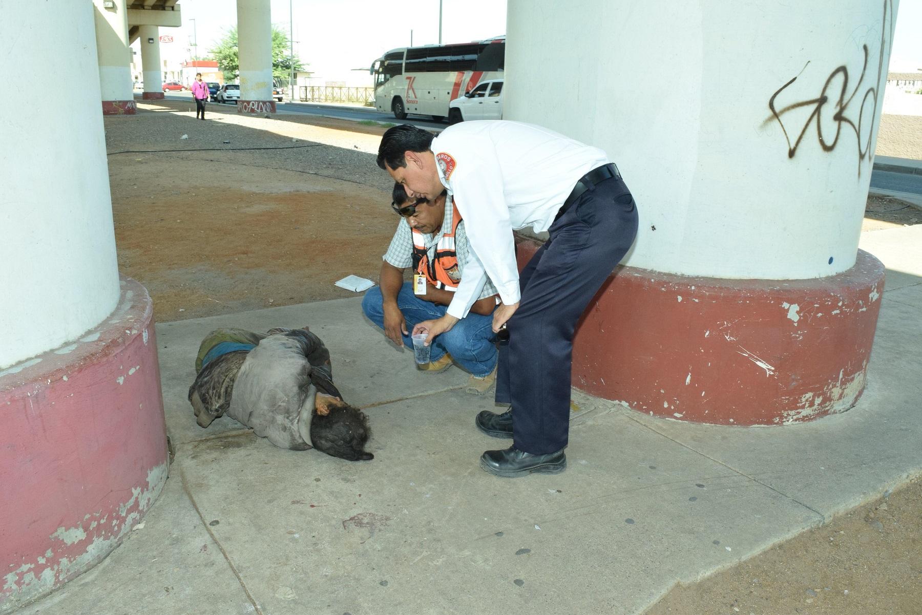 Liberan de basura dos domicilios y el puente del Luis Encinas invadidos por indigentes