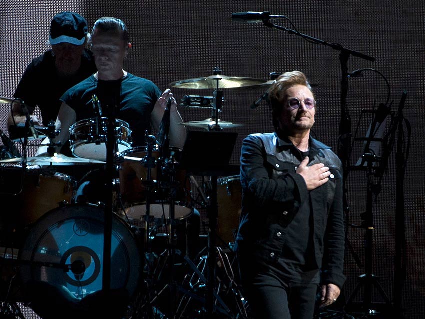 U2 donará refugios para 2 mil familias afectadas por el sismo