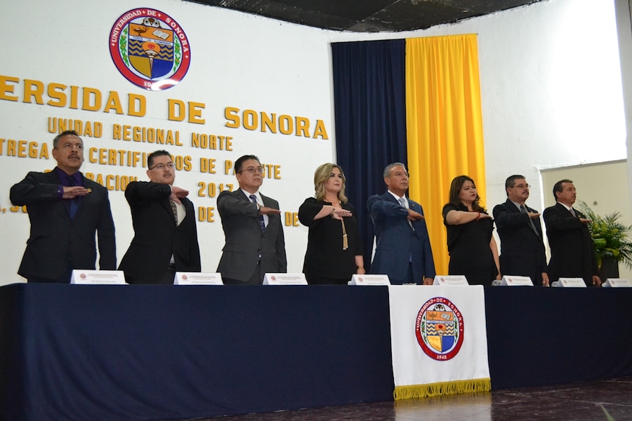 Preside alcaldesa entrega de certificados a egresados de la Unison Preside alcaldesa entrega de certificados a egresados de la Unison
