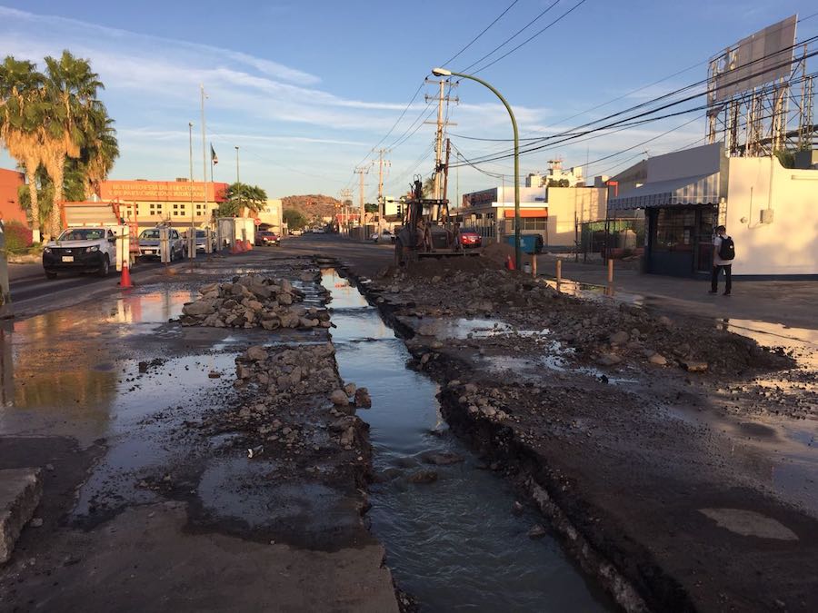 Trabaja Aguah en rehabilitación de drenaje en crucero de Colosio y Galeana