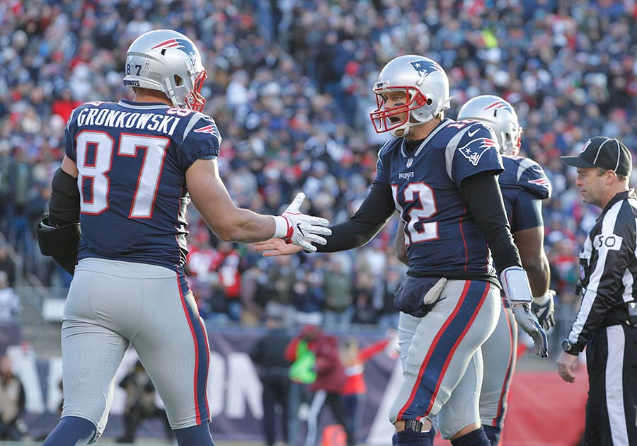 Brady lanza cuatro pases de TD en triunfo de Patriotas sobre Miami