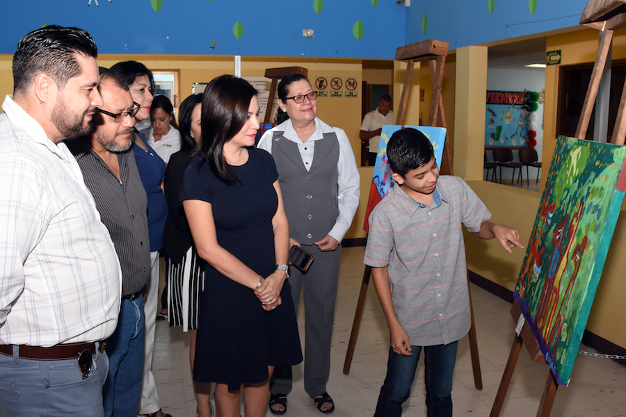 Inaugura Ena Olea de Félix exposición de pintura «Entre dragones» en CADI 3