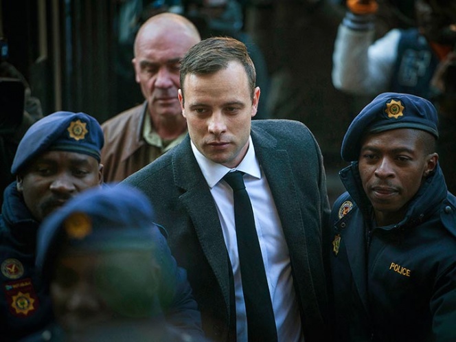 Elevan condena de cárcel a Pistorius a más de 13 años
