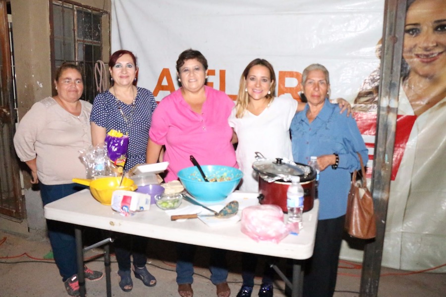 Flor Ayala lleva cocinas saludables a colonias