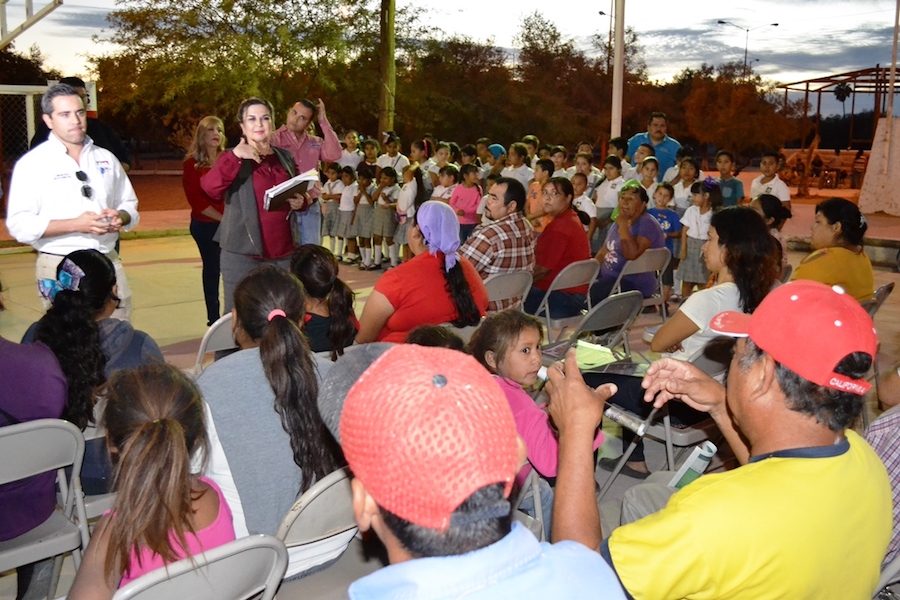 Alcaldesa entrega obras en El Diamante y anuncia inversiones en luz y agua