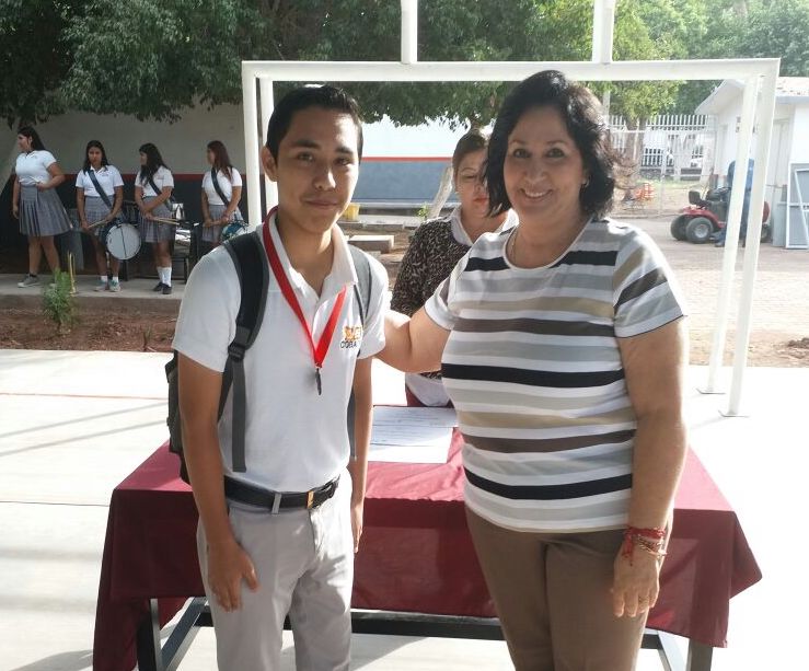 Gana alumno de COBACH oro en Concurso Nacional de Proyectos Multimedia Gana alumno de COBACH oro en Concurso Nacional de Proyectos Multimedia