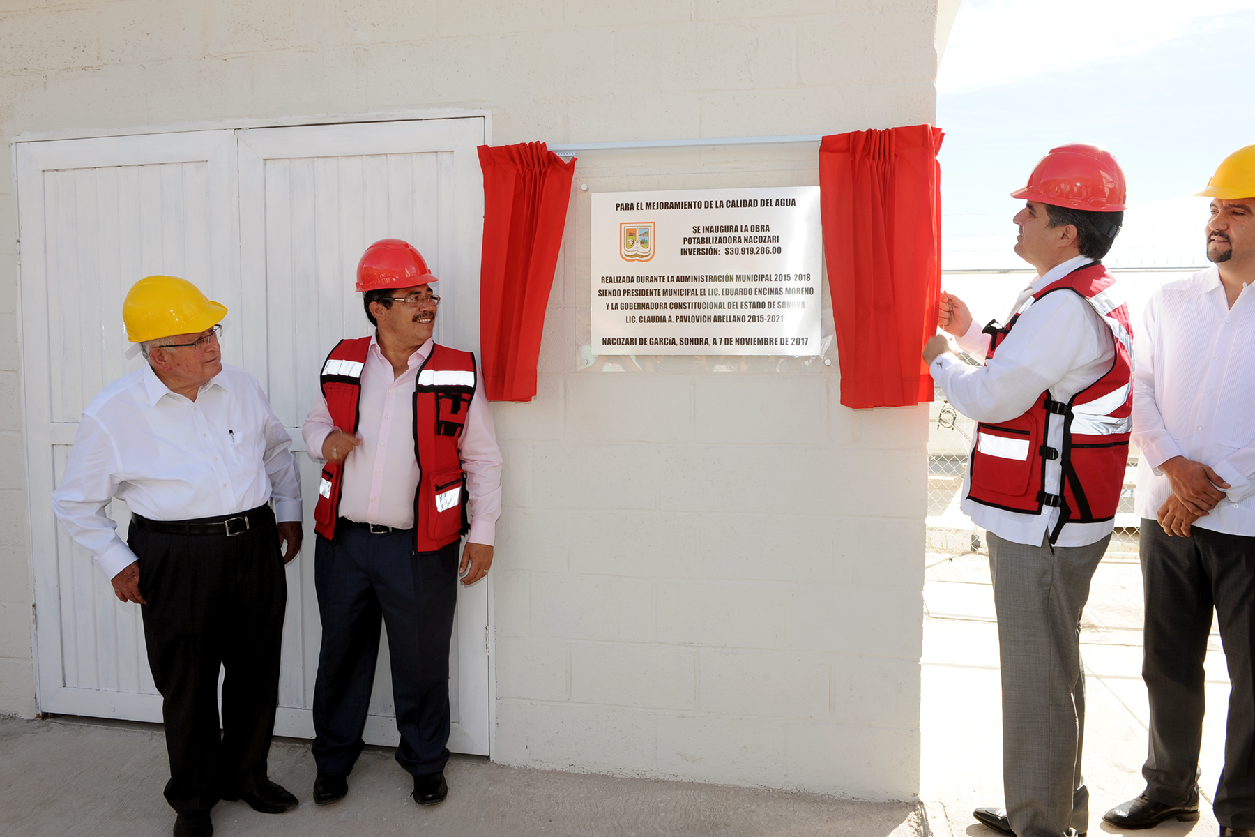 Entrega Secretario de Gobierno escrituras a nacozarenses Entrega Secretario de Gobierno escrituras a nacozarenses