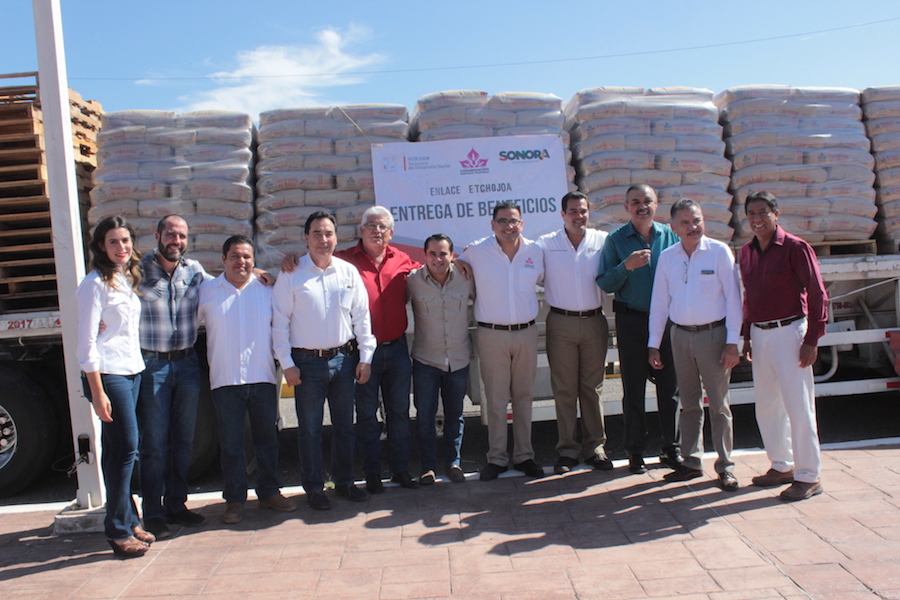 Sedesol entrega beneficios de programas sociales