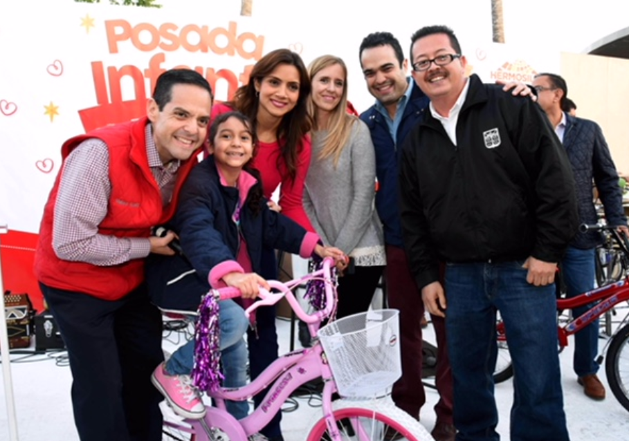 Ofrecen fiesta navideña a hijos de empleados municipales