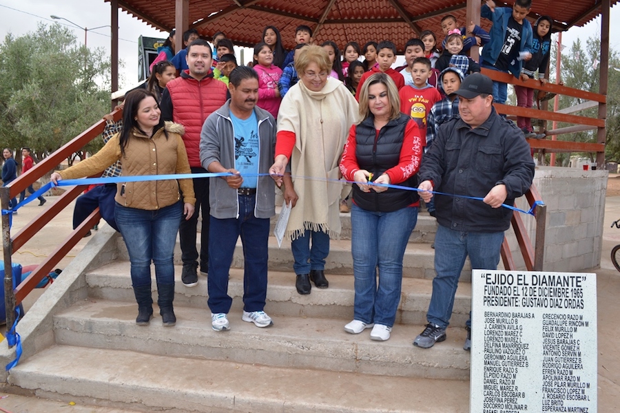 Inaugura Karina García kiosco en la conmemoración del 53 Aniversario del Diamante